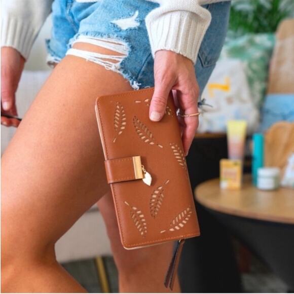 NEW Wanderlust Brown Vegan Leather by Vagabond Goods, New in Package, MSRP $40 - Picture 4 of 8